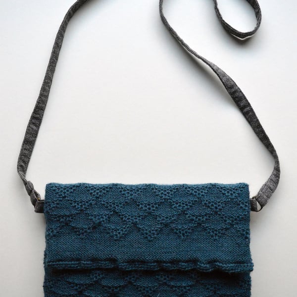 Knitted envelope bag