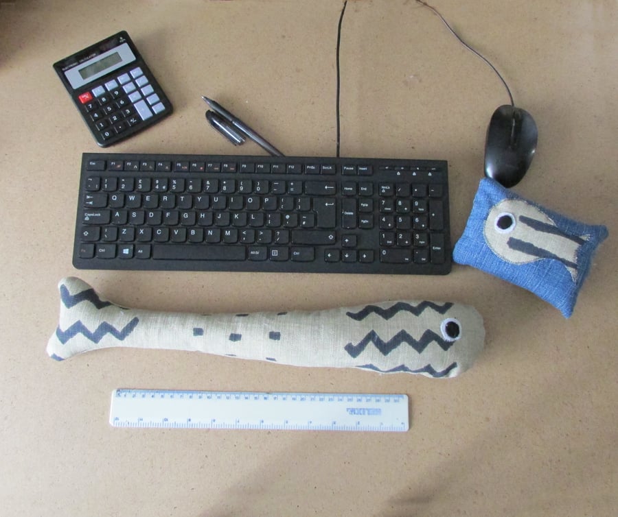 Wrist Rest for Keyboard & Mouse, Support PC Hand Rest. Desk Pet.