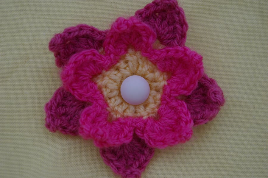 Brooch Crochet Flower Brooch in pinks