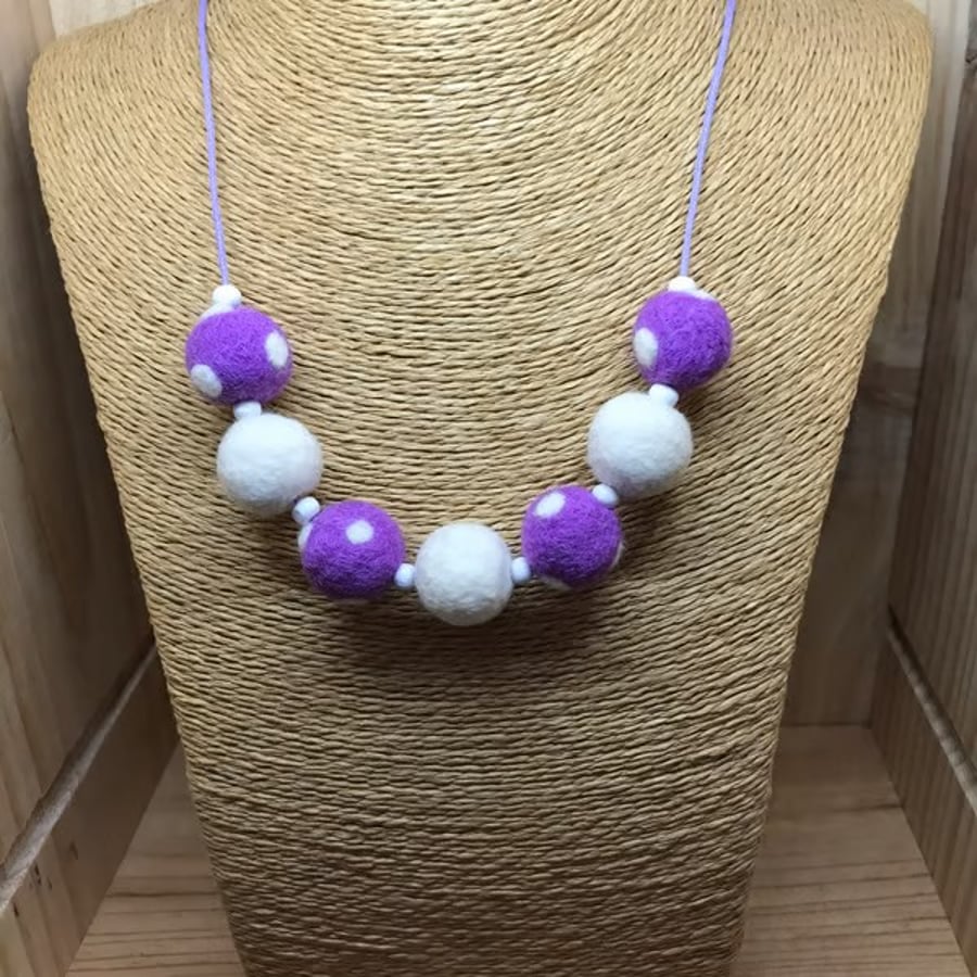 Felt Necklace. (296)