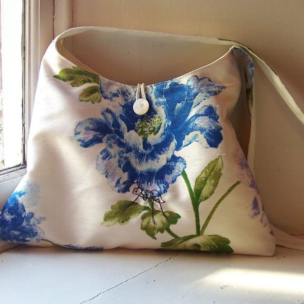 Soft fabric handbag with machine embroidered ant - Gaia