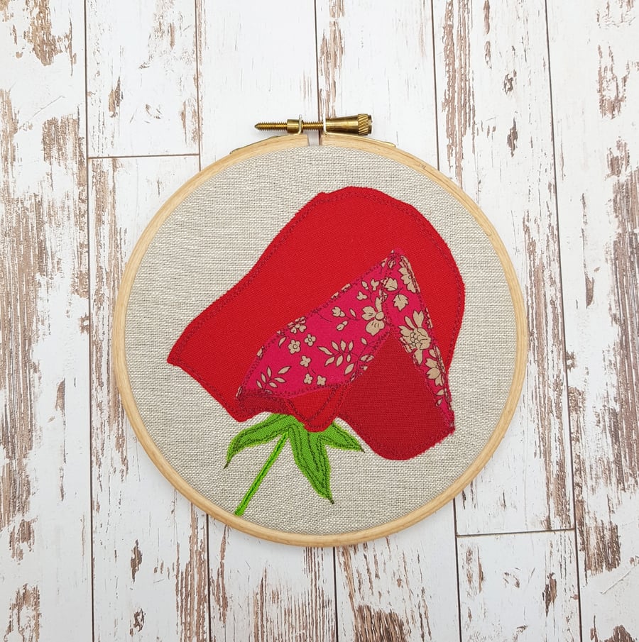 Red sweet pea modern applique wall decor, 5".
