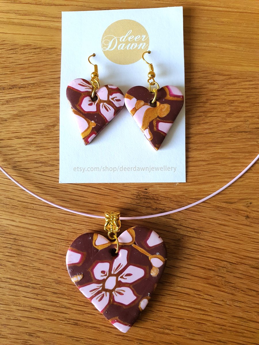 Nice and Unique Set of Earrings and Choker Pendant