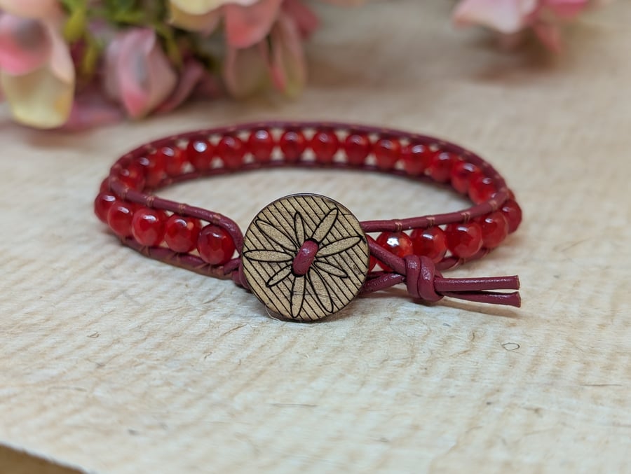 Orange-red agate and leather bracelet with wooden button fastener 