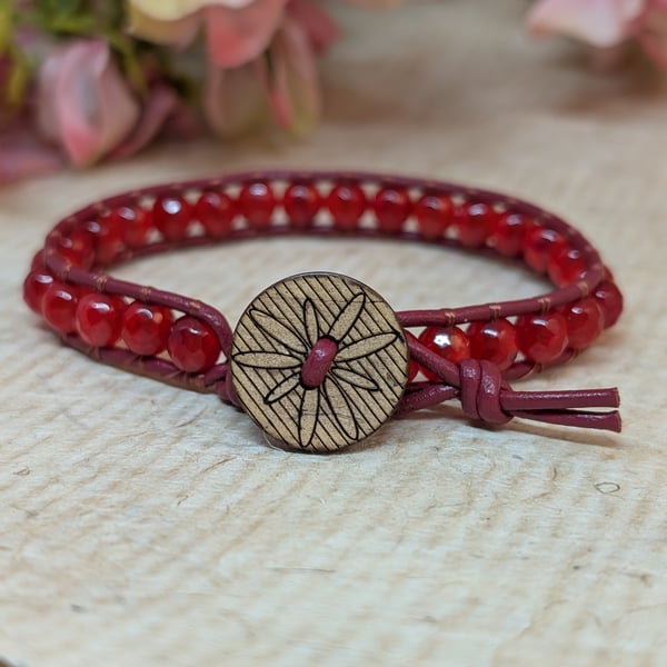 Orange-red agate and leather bracelet with wooden button fastener 