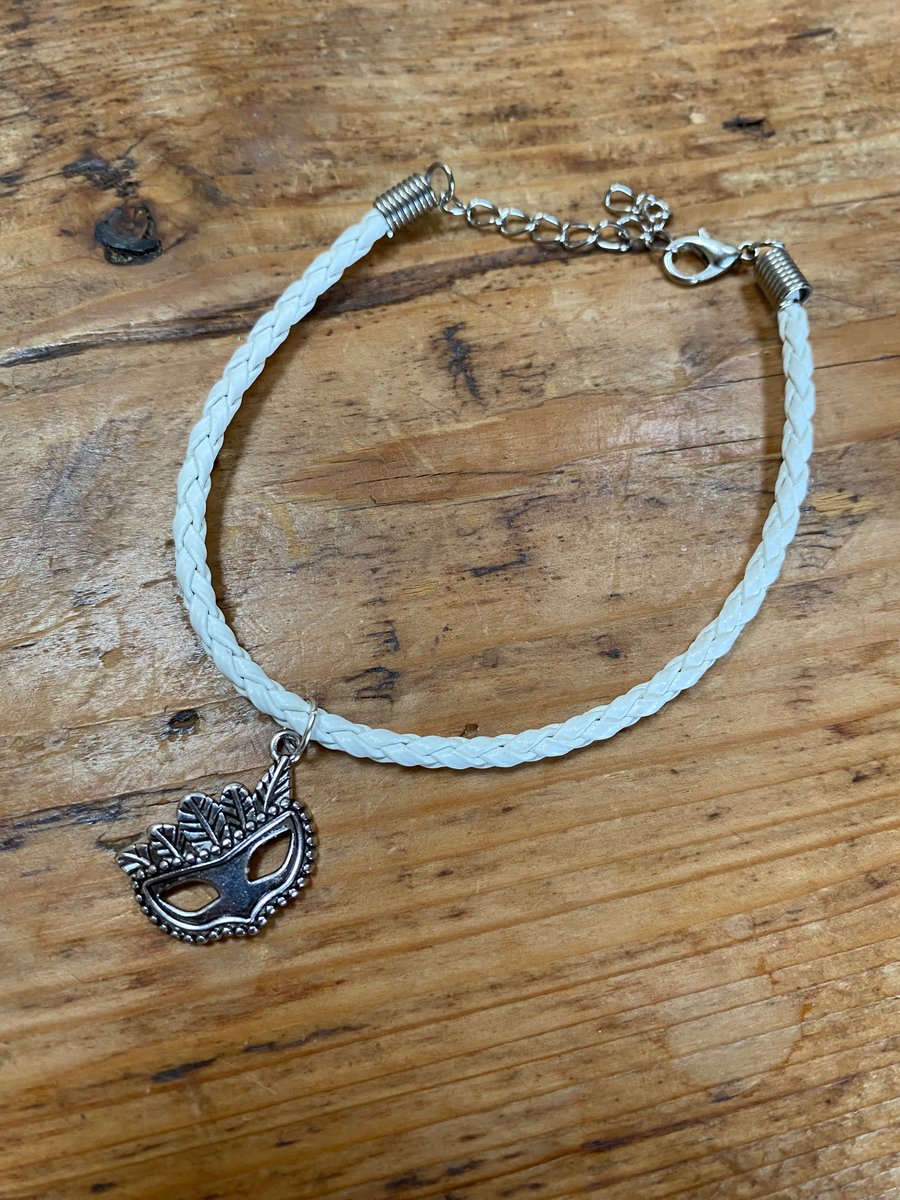  White Mask Bracelet (580)