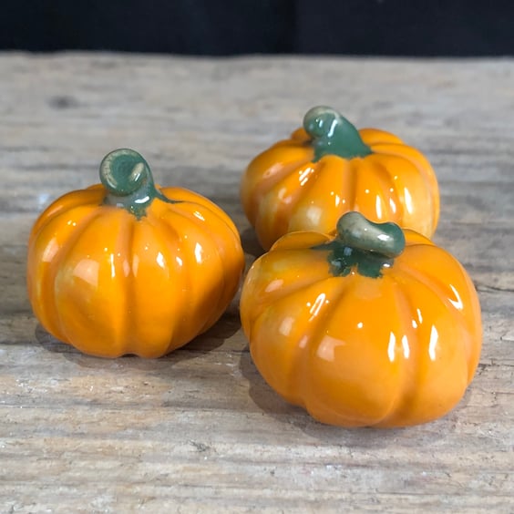 Set of 3 teeny pumpkins in a hexagon gift box