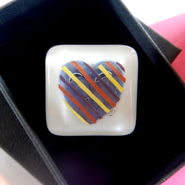 HANDMADE FUSED DICHROIC GLASS 'HEART' BROOCH.