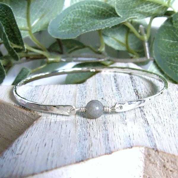 Sterling Silver Bangle with Labradorite Gemstone. Size Medium 20cms