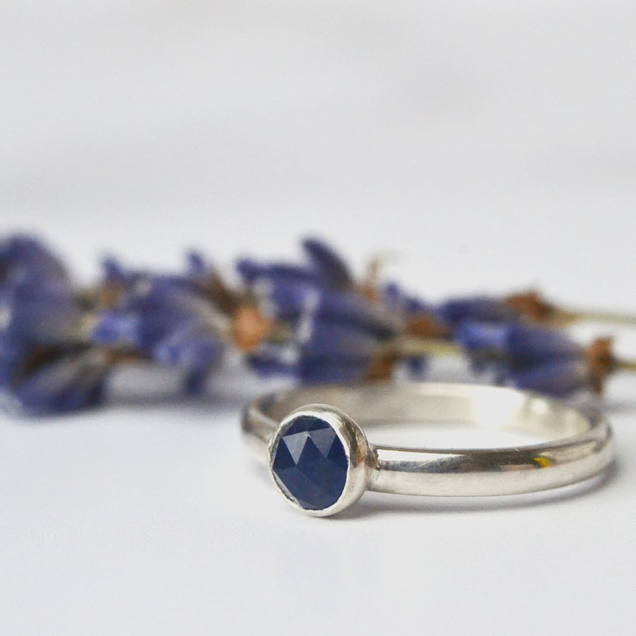 Sapphire sterling silver ring - rose cut
