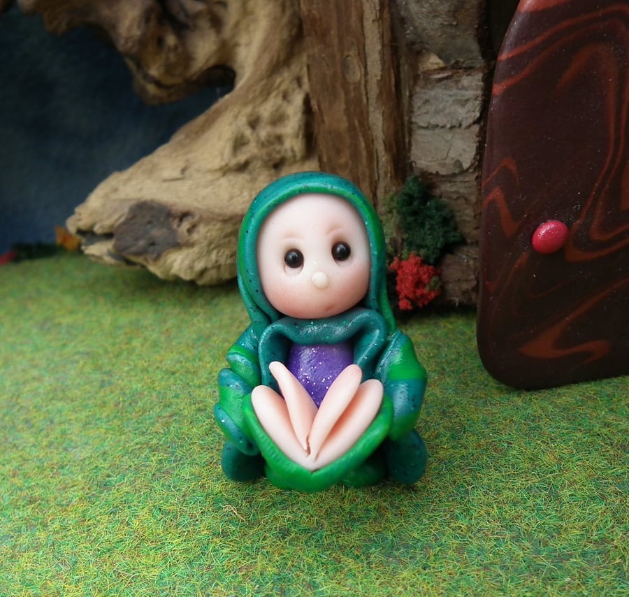 Tiny Storyteller Gnome 'Libby' 1.5" OOAK Sculpt by Ann Galvin