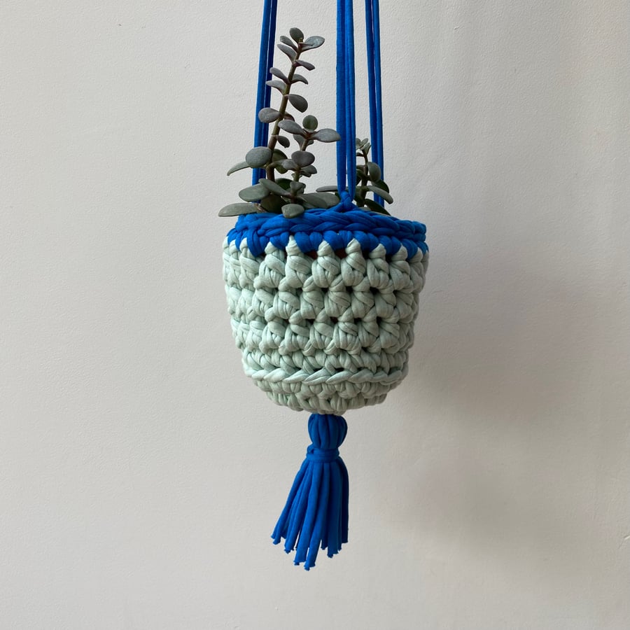 Crochet hanging planter - blue and mint