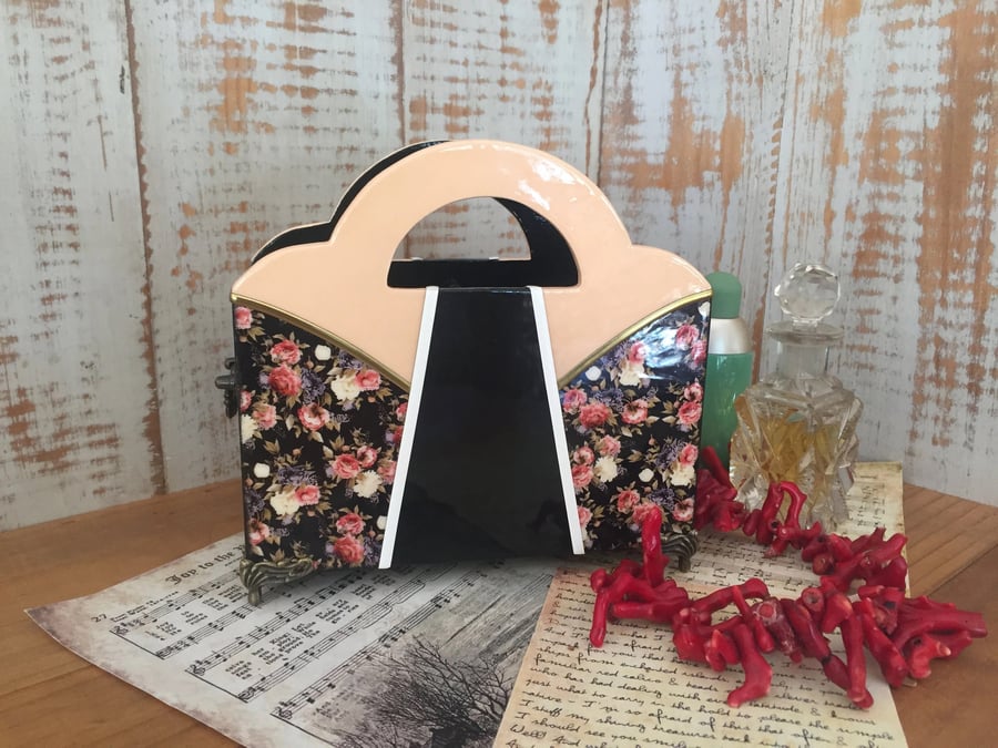 Victorian-Style Wooden Organiser – Elegant Stand for Makeup and Accessories