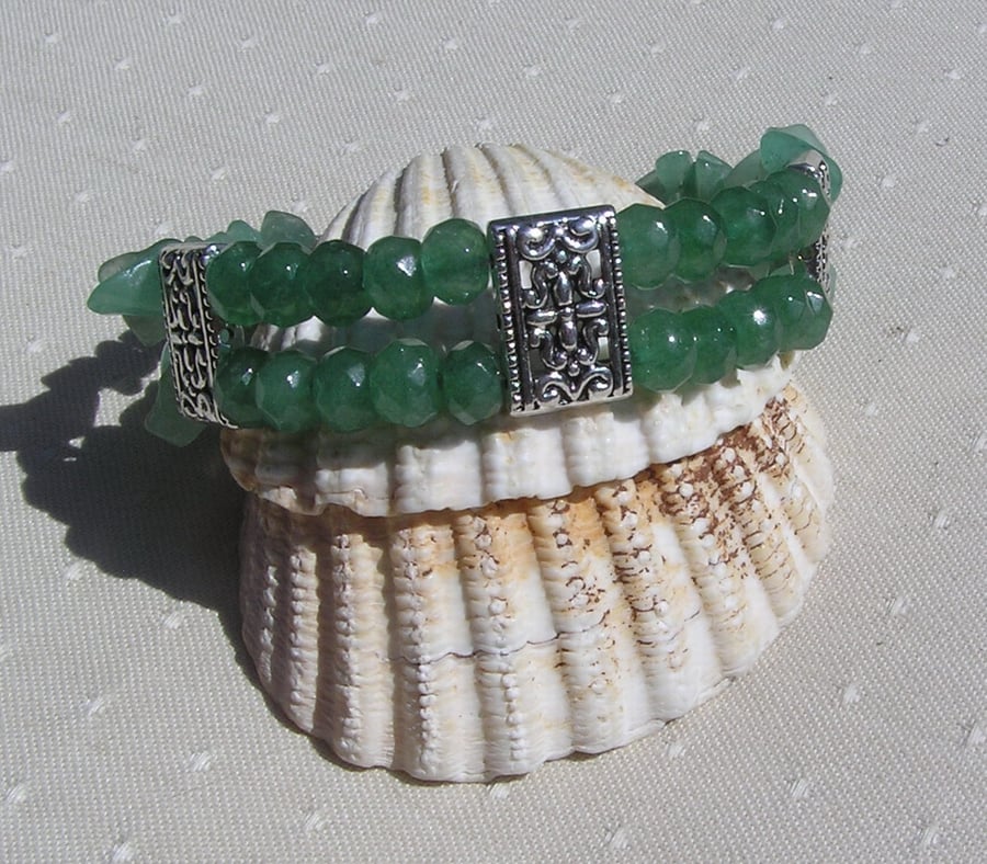 Green Aventurine Crystal Gemstone Beaded Chakra Bracelet "Escapade"