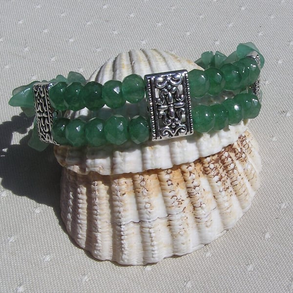 Green Aventurine Crystal Gemstone Beaded Chakra Bracelet "Escapade"