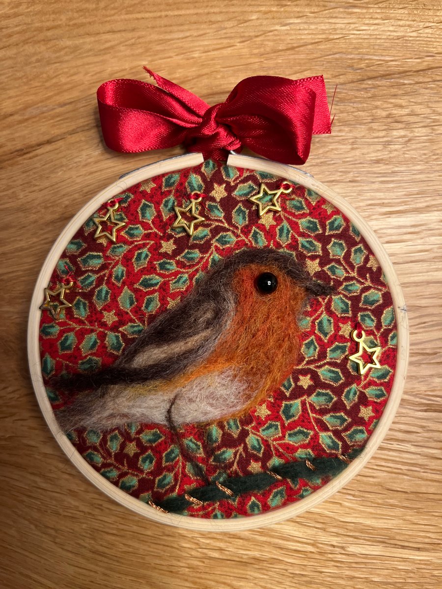Robin with stars hoop decoration 