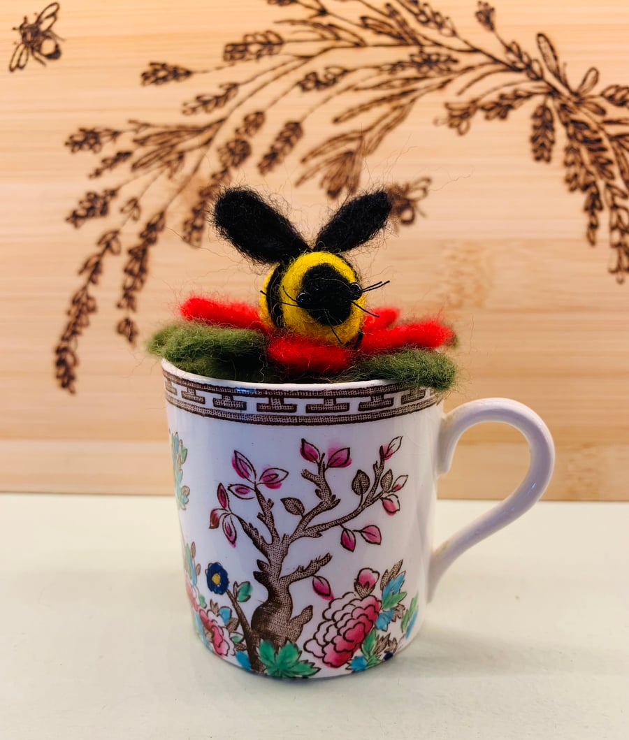 Bumble cup