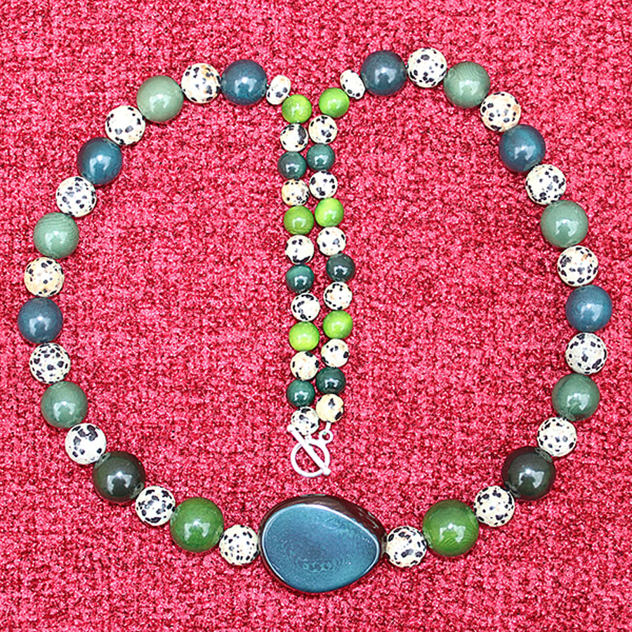 Spotted Greens Necklace.