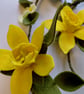 Felt Daffodil Garland: Handmade Floral Spring Decor - Image 3
