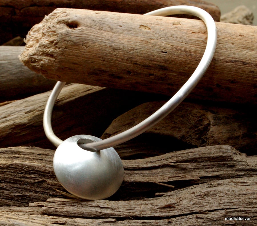 Brushed silver bangle with silver bead