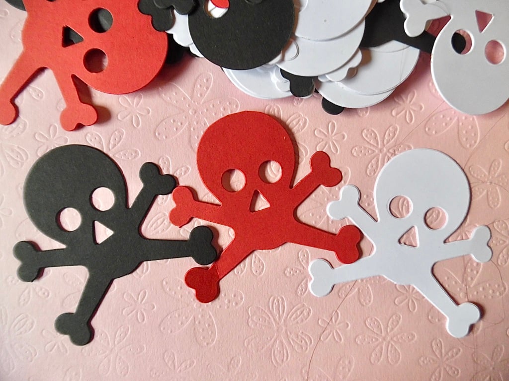 15 x Pirate,Skull and Crossbones Die Cuts. Silhouettes Hallowe'en  card topper