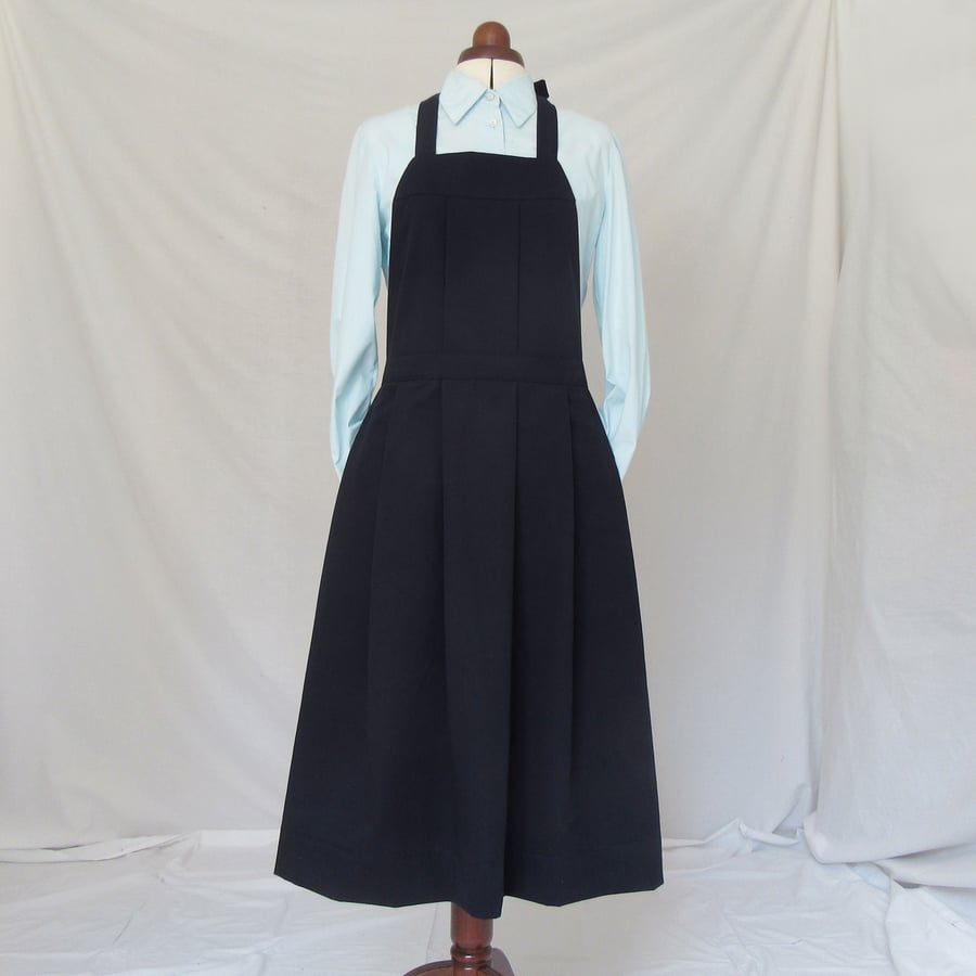 Pleated Pinafore Makers Apron, Concealed Deep Pockets. Navy No14 SAMPLE