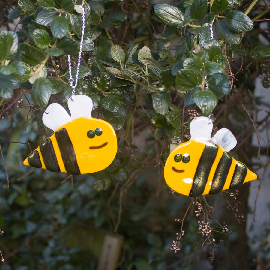 Busy Bee Hanger in Fused Glass - 6151