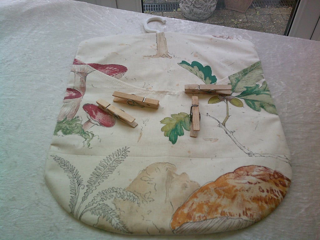 Toadstools and Acorns Peg Bag (pegs not included)