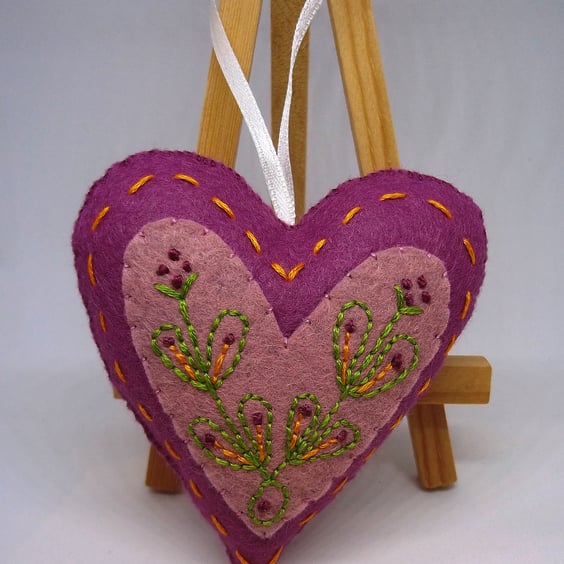 Felt folk art embroidered love heart shades of pink