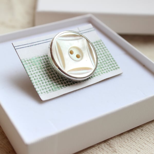 Art Deco button brooch, vintage button jewellery