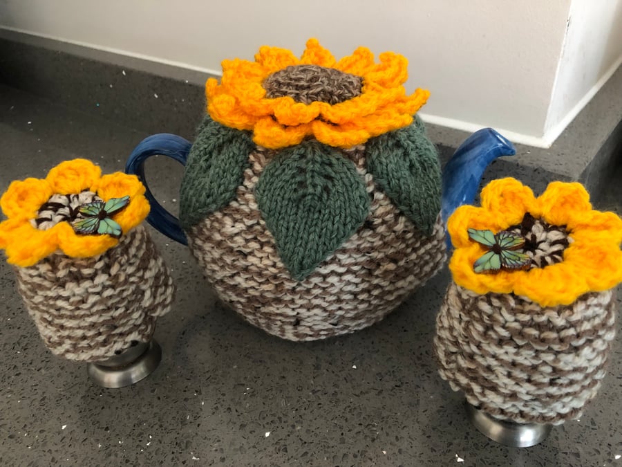 Sunny Breakfast Set For Two, Tea Cosy And Egg Cosies (R909)