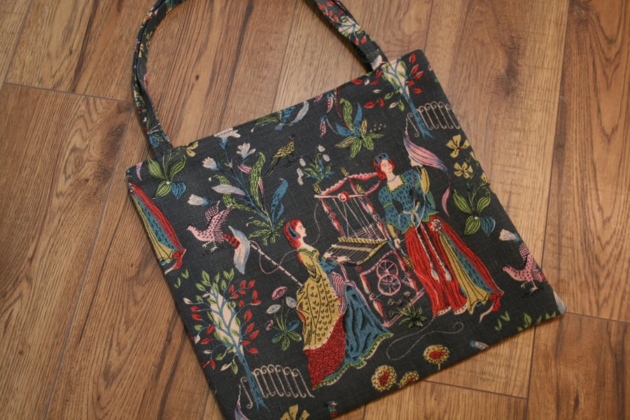 Upcycled shopping bag from vintage fabric - two ladies weaving and spinning
