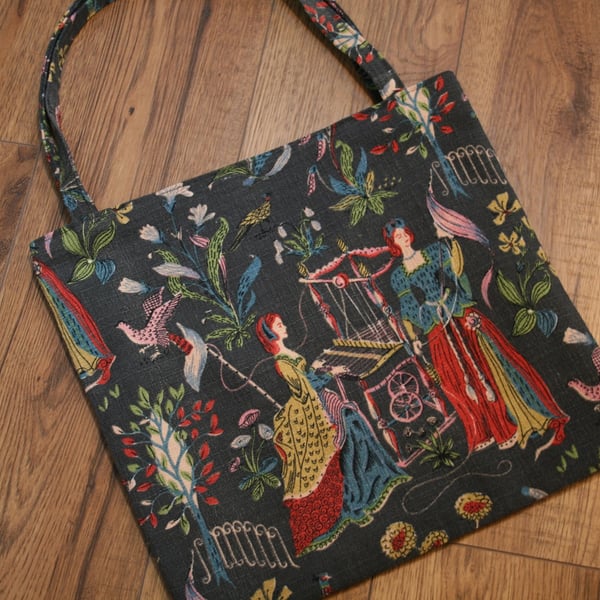 Upcycled shopping bag from vintage fabric - two ladies weaving and spinning
