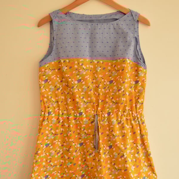 Tunic top in contrasting colours.