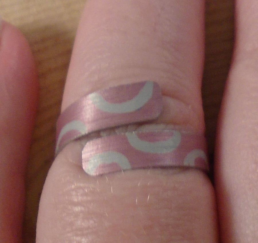 Anodised Aluminium Red Doughnut Cross Over Adjustable Ring AAR111803