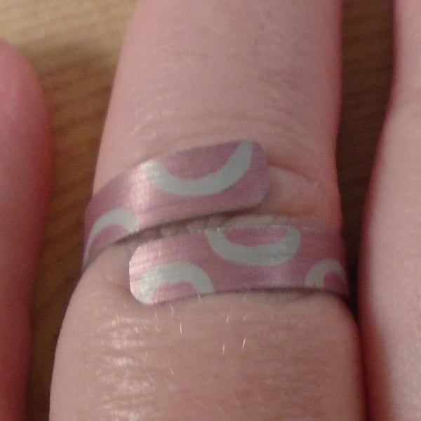 Anodised Aluminium Red Doughnut Cross Over Adjustable Ring AAR111803