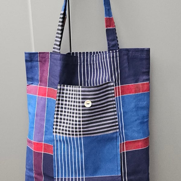 Navy stripped fold up tote bag.