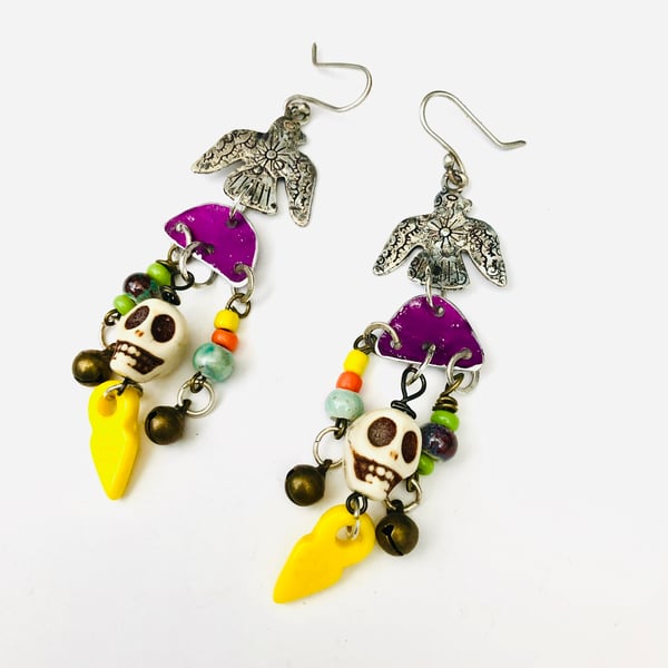 Mexican style skull earrings. 