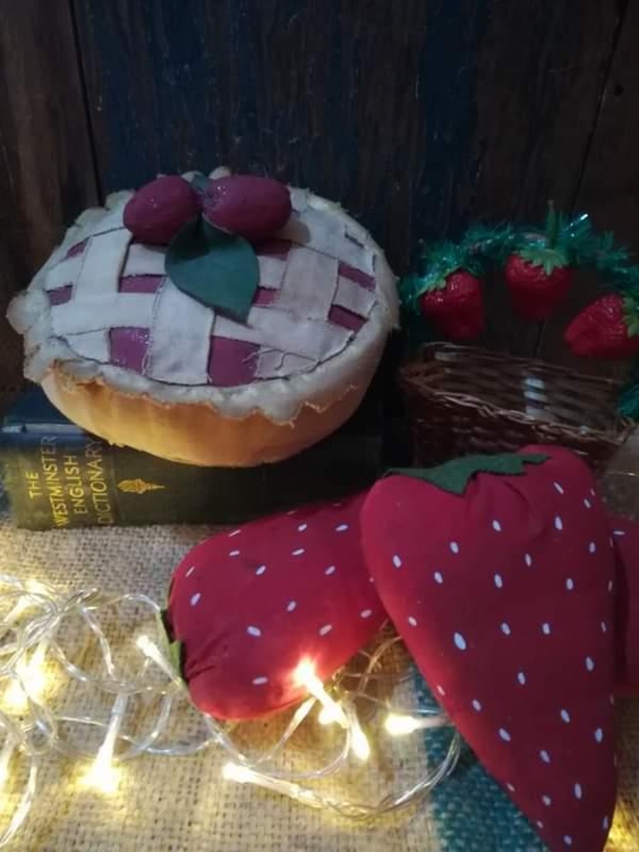Strawberry gift set,primitive textile art,pie decoration,Beautiful Bundles