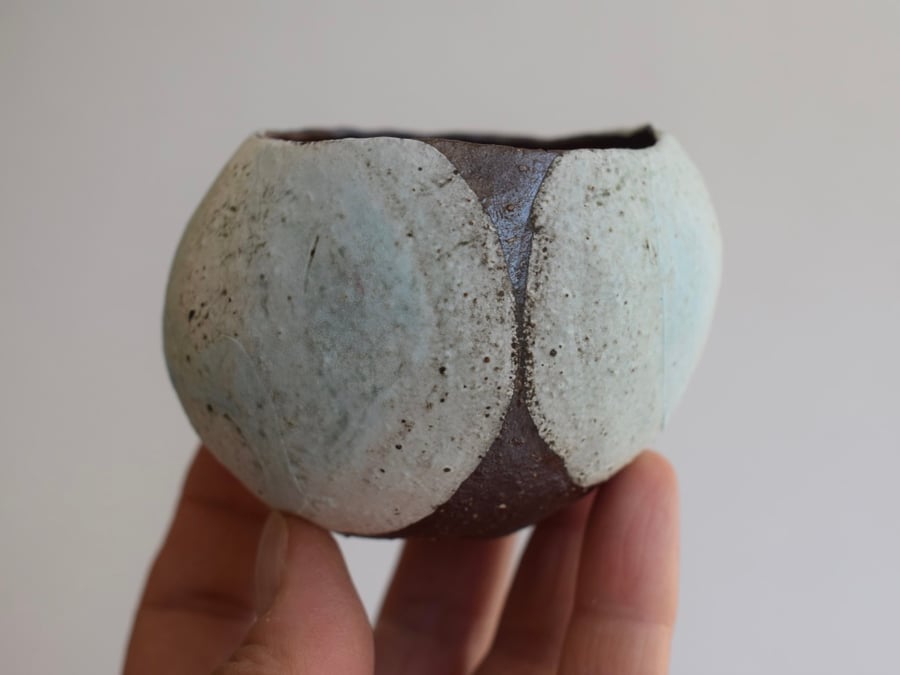 Ceramic Pebble Candle Holder 