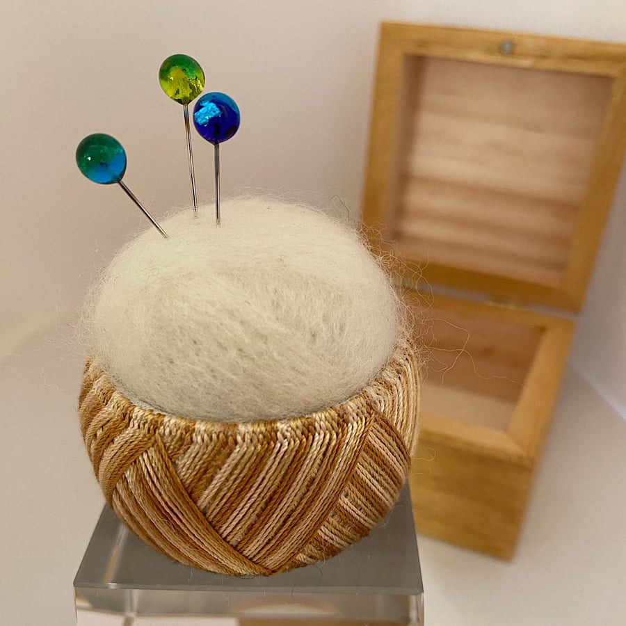 Yubinuki pin cushion