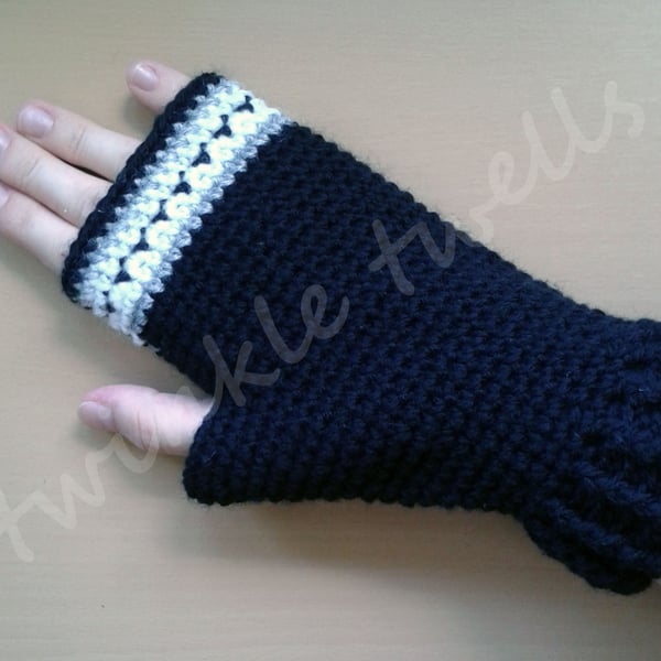 Crochet Fingerless Gloves - Black Medium-Large