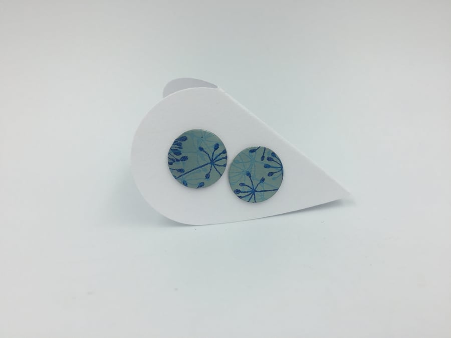 Large Cow parsley stud earrings in pale teal