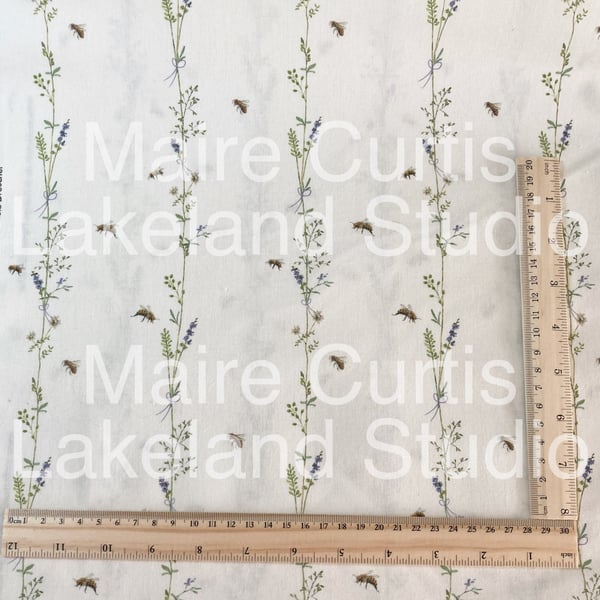 Summer Bees Acufactum cotton quilt fabric from quarter metre