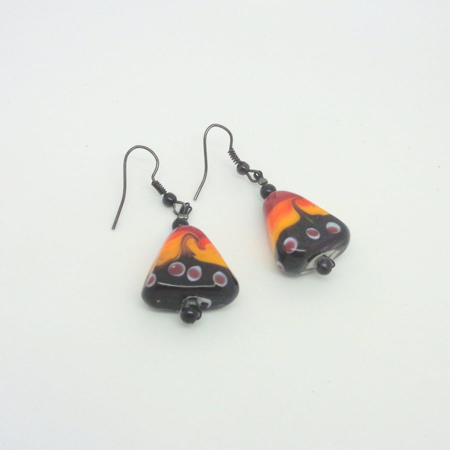 Red, orange & black triangular chunky glass bead drop earrings on black hooks 