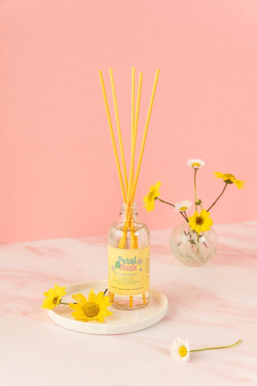 Petals & Musk Daisy Reed Diffuser – Fresh Floral Home Fragrance
