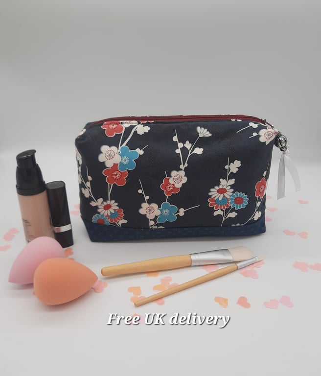 Make up bag, navy blue floral, boxed, free uk delivery.  SALE 