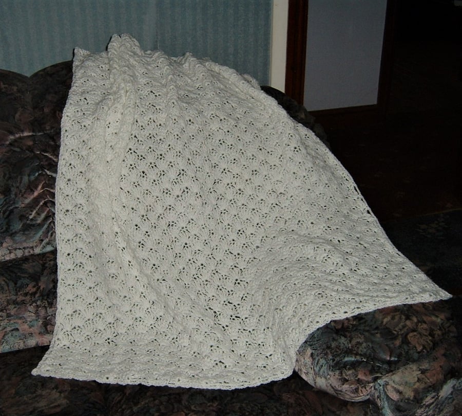 SALE....Crochet white Baby Shawl ( ref F 667)