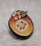 Peach brooch featuring peachy Pete - Image 4