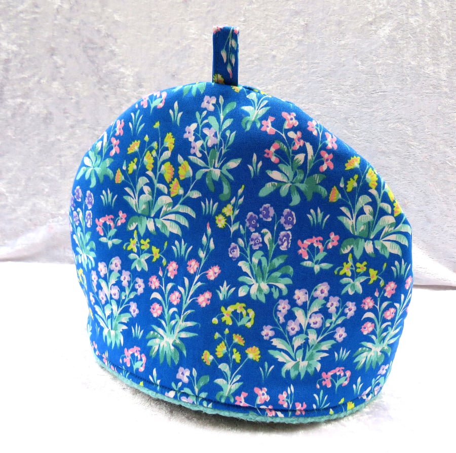  Tea cosy, size small, to fit a two cup teapot